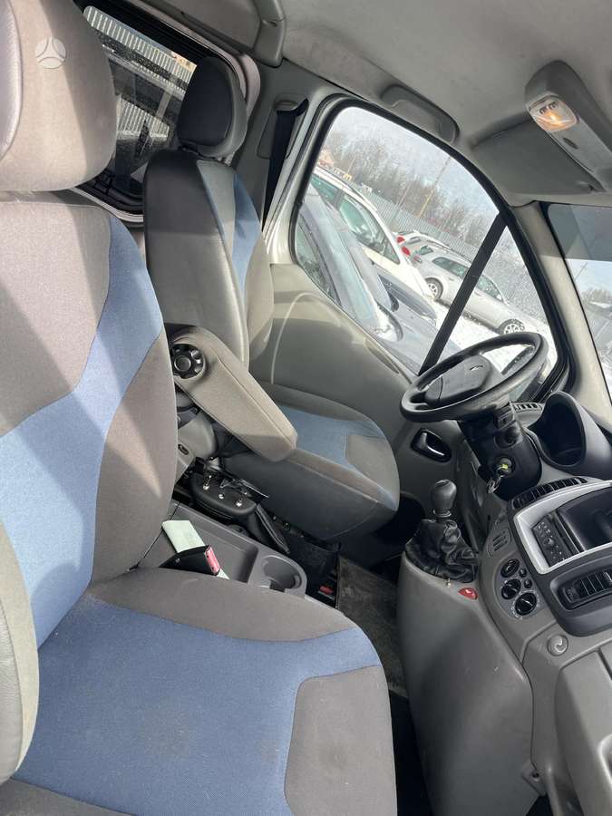 Renault Trafic, keleiviniai mikroautobusai