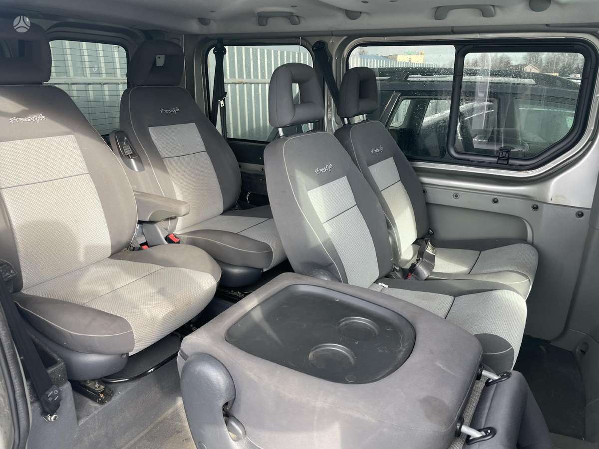 Renault Trafic, keleiviniai mikroautobusai