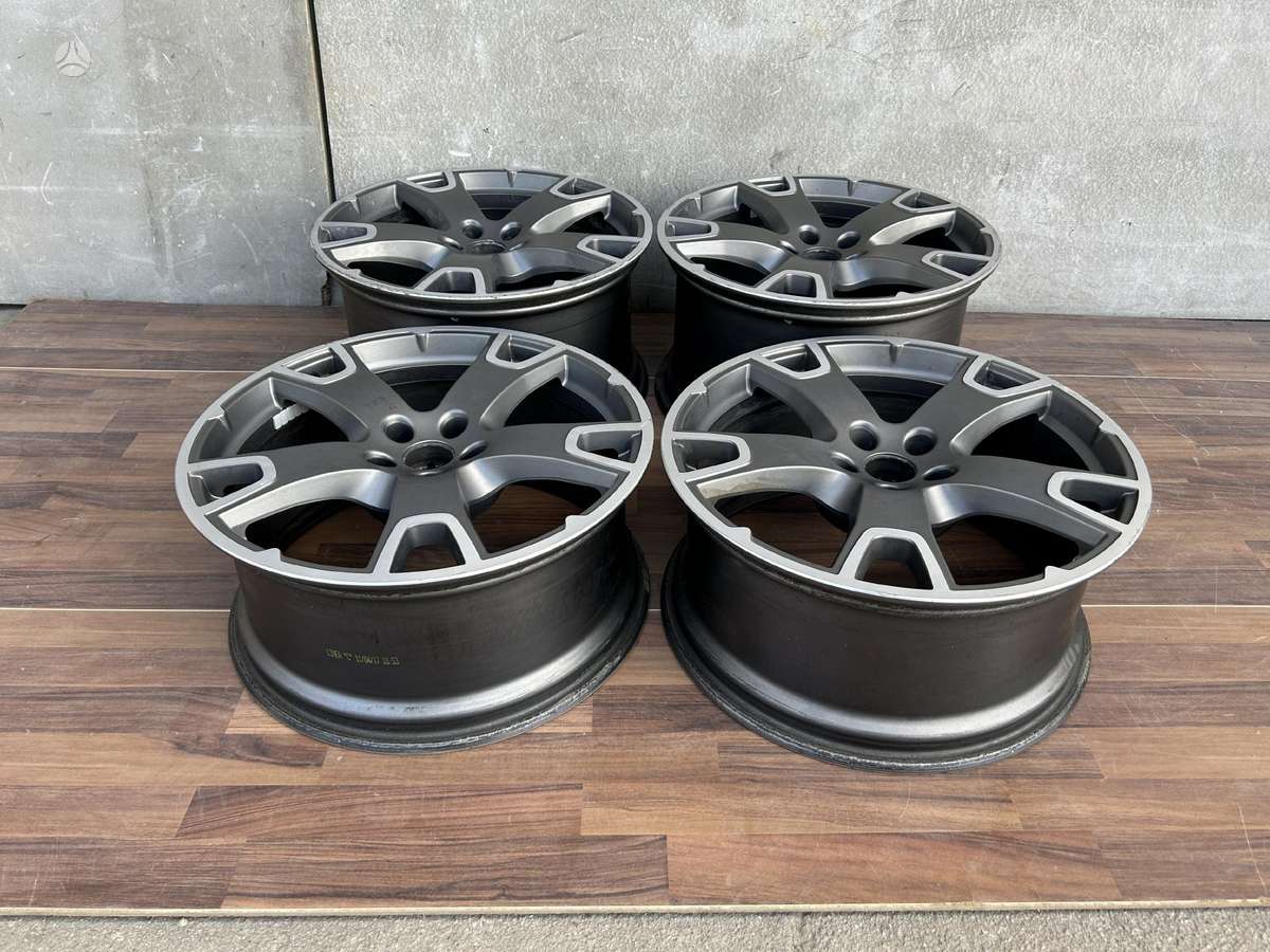 Maserati Levante, 670044701, Cen21040