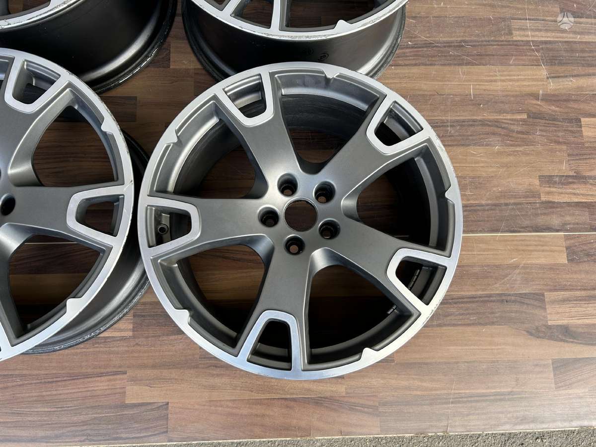 Maserati Levante, 670044701, Cen21040