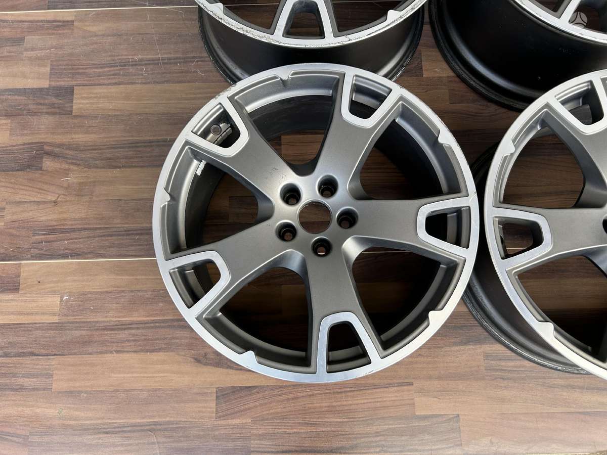 Maserati Levante, 670044701, Cen21040