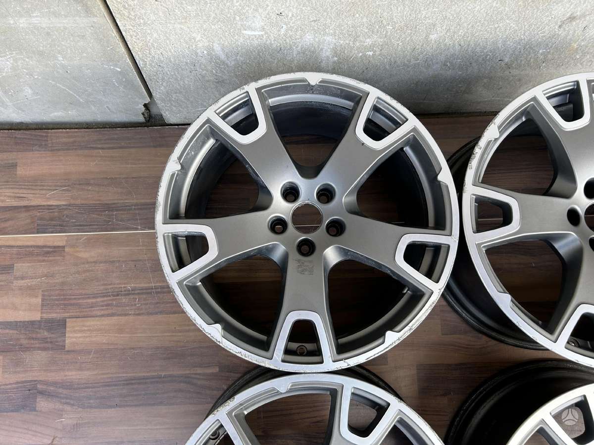Maserati Levante, 670044701, Cen21040
