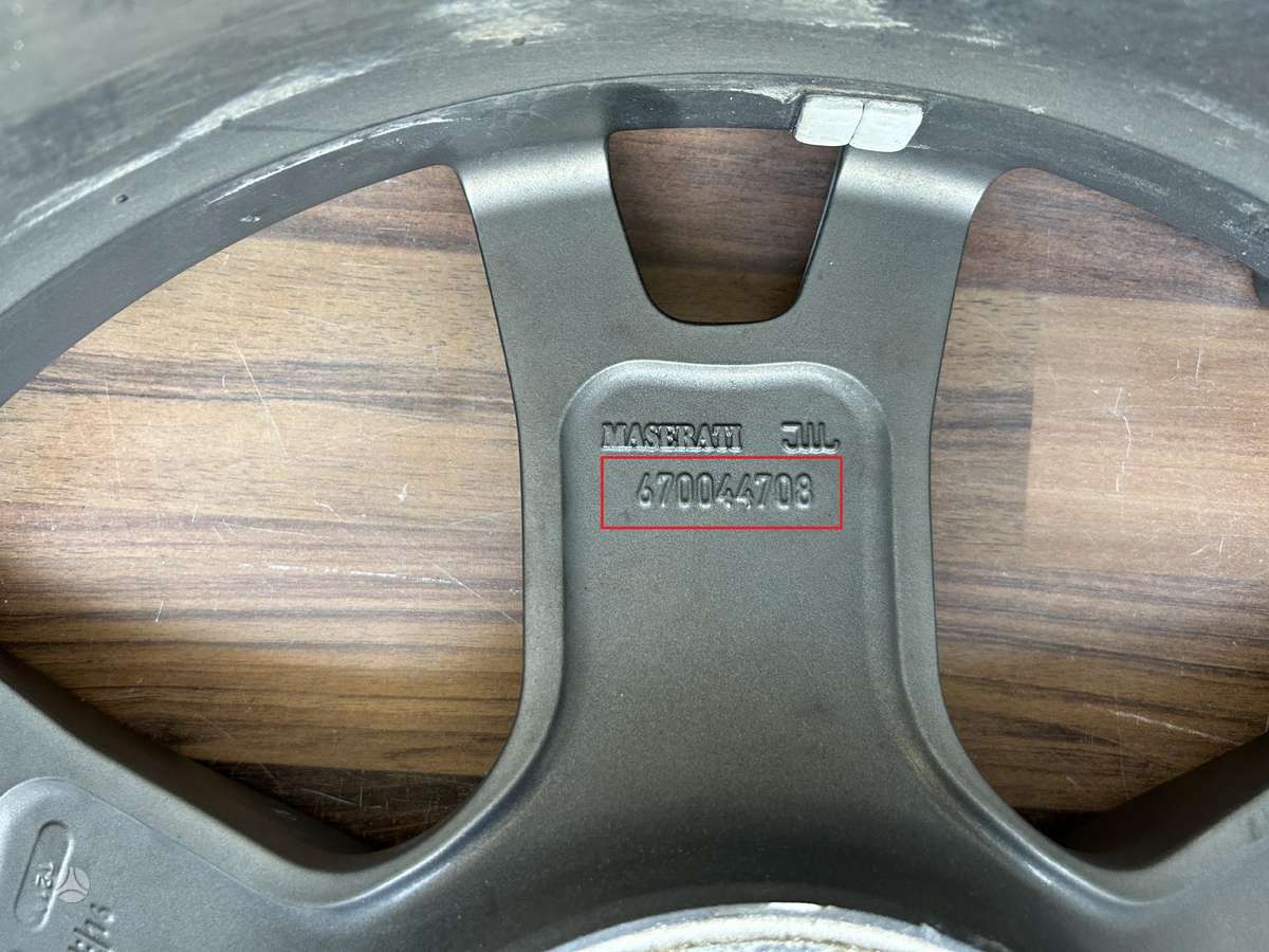 Maserati Levante, 670044701, Cen21040
