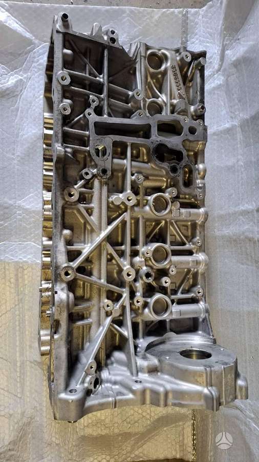 BMW 550 pistons, engine block, cylinder head