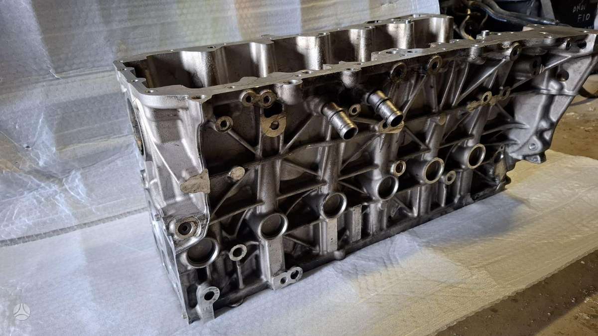 BMW 550 pistons, engine block, cylinder head