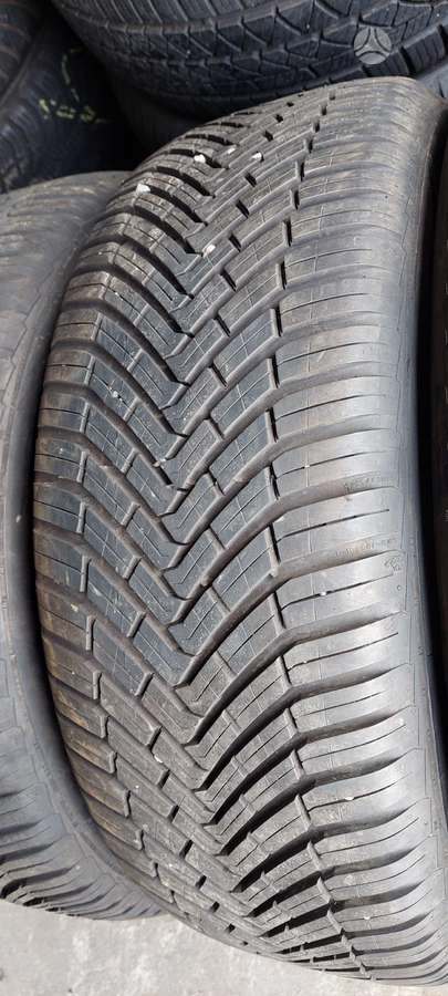 Continental, universalios 235/55 R18
