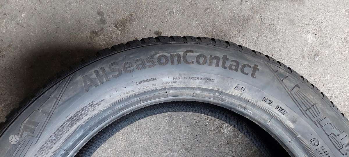 Continental, universalios 235/55 R18