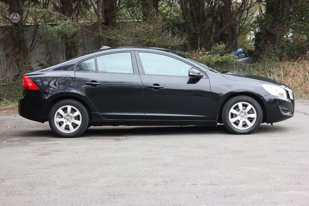 Volvo S60 dalimis. D3