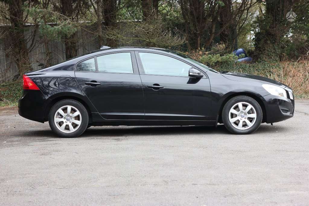 Volvo S60 for parts. D3