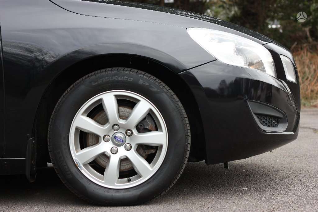 Volvo S60 dalimis. D3