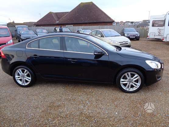 Volvo S60 dalimis. D3