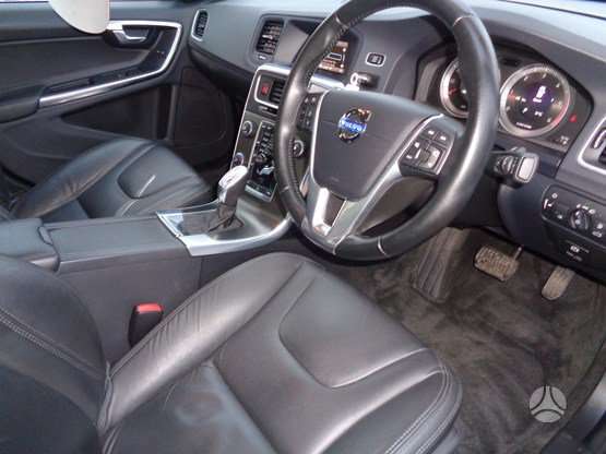 Volvo S60 dalimis. D3
