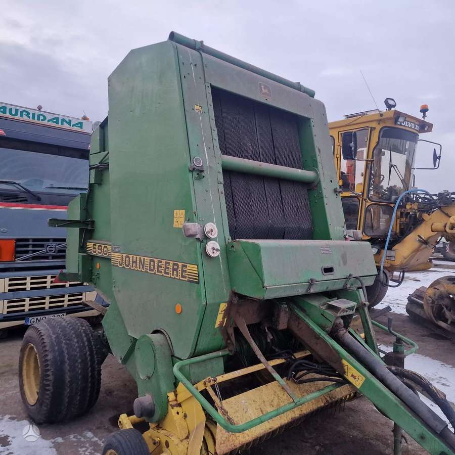 John Deere 590, balers