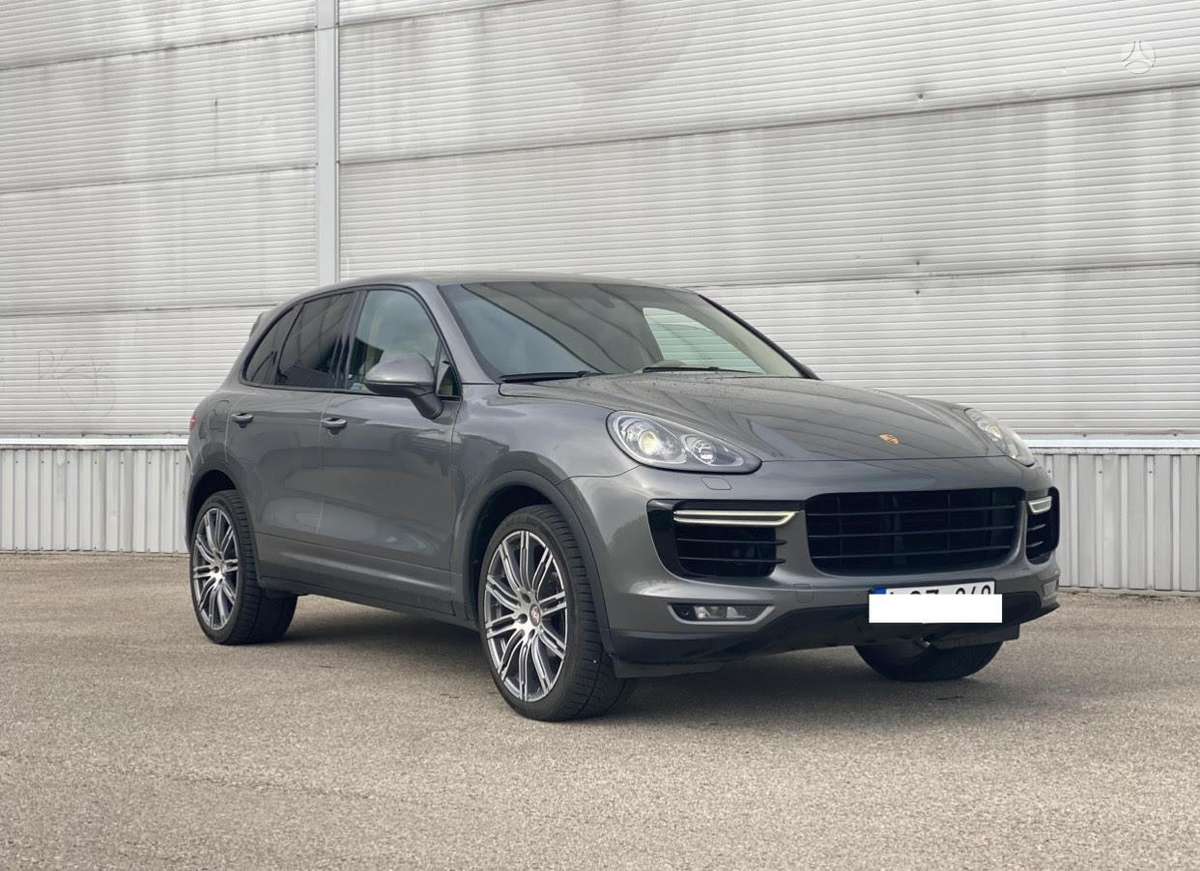 Porsche Cayenne, Седан