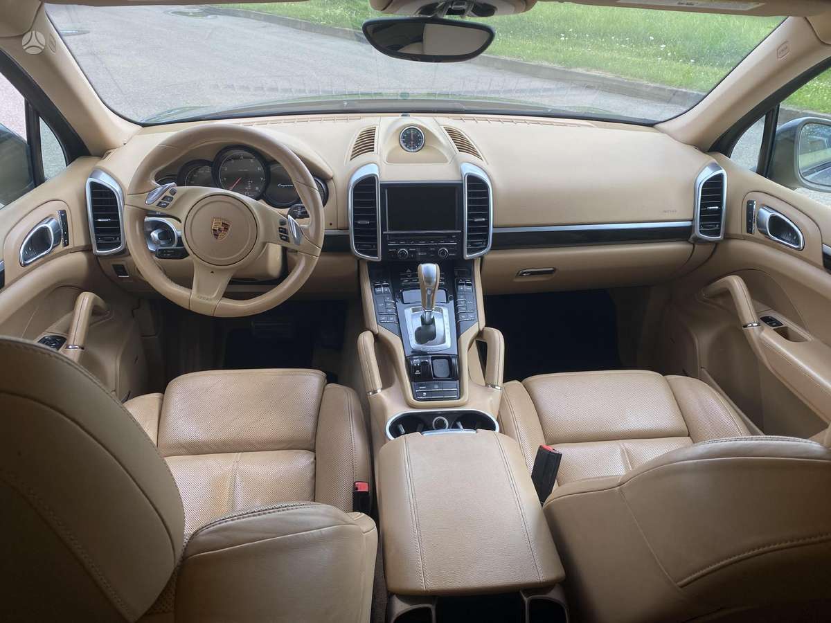 Porsche Cayenne, saloon / sedan
