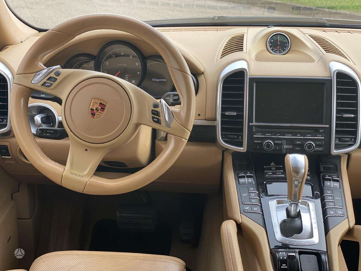 Porsche Cayenne, sedans