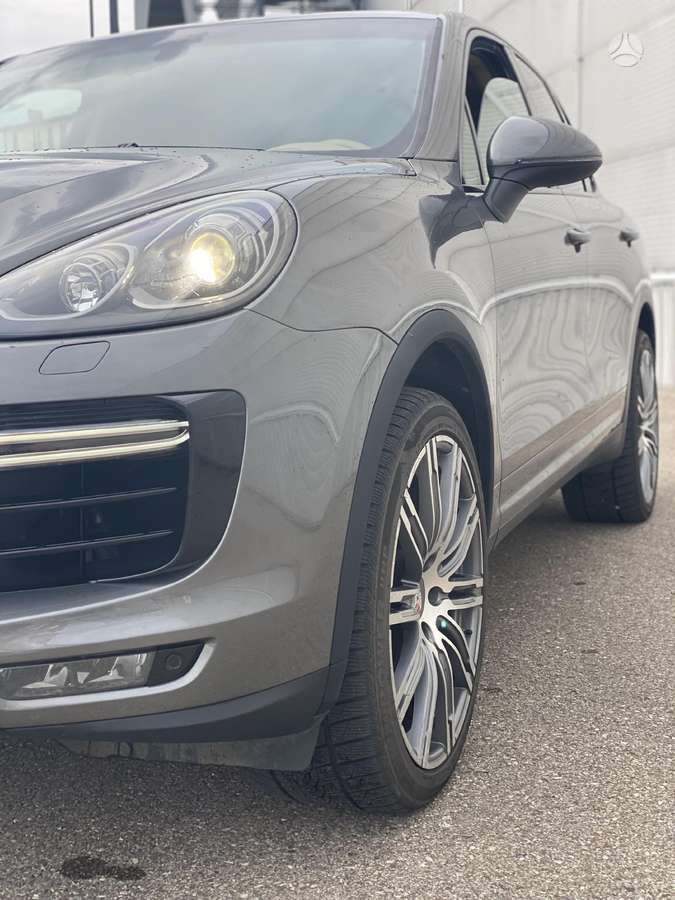 Porsche Cayenne, saloon / sedan