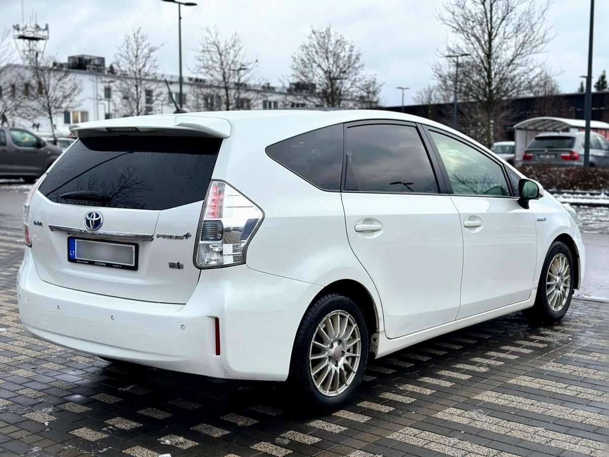 Toyota Prius+, Универсал