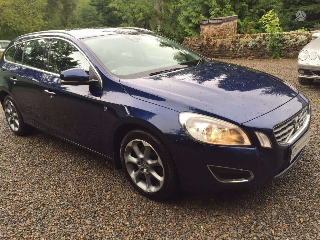 Volvo V60 dalimis