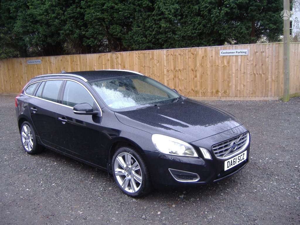 Volvo V60 dalimis