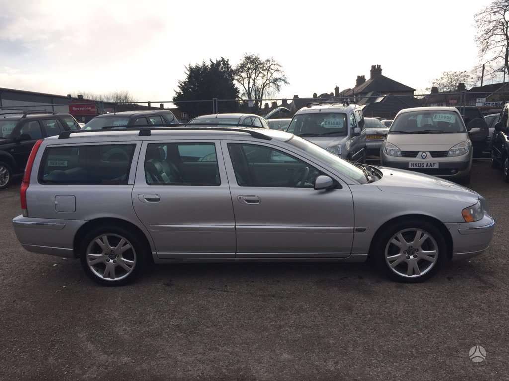 Volvo V70 for parts