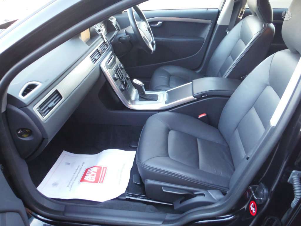 Volvo XC70 for parts. D4