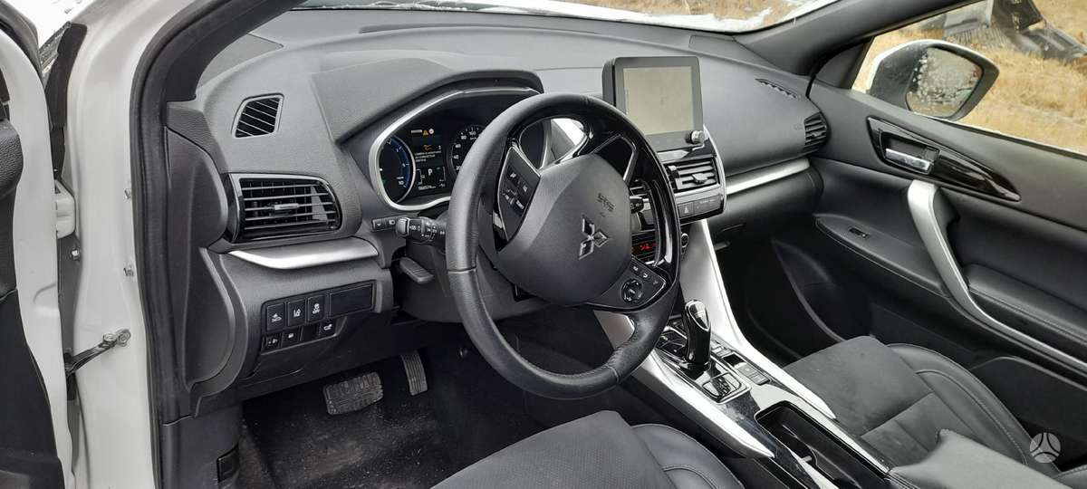 Mitsubishi Eclipse Cross dalimis. W37
