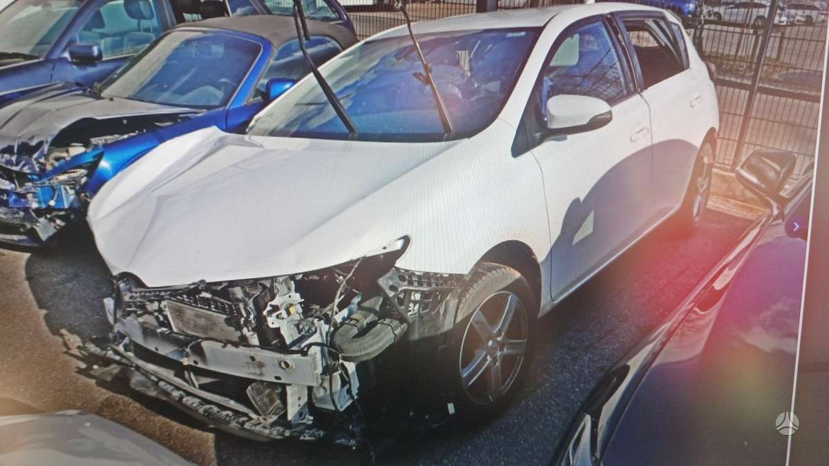 Toyota Auris kėbulo dalys
