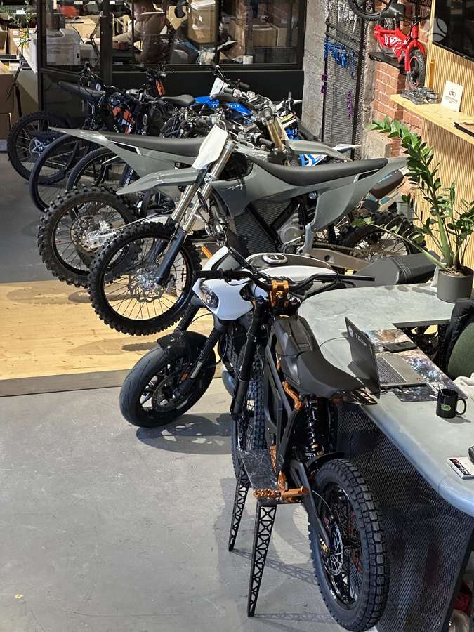 Sur-Ron Light Bee L1e, elektrinis, enduro / adventure