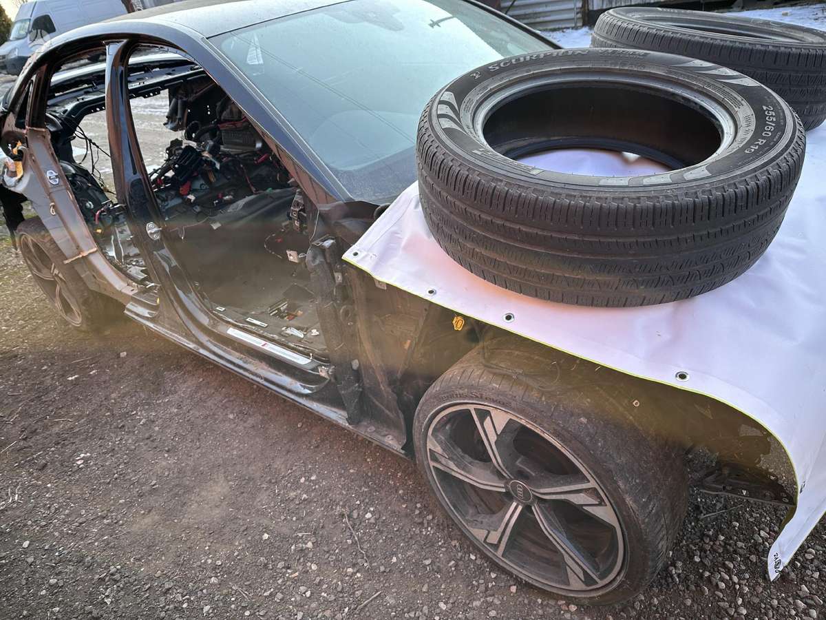 Audi A4 по частям. Variklio kodas dtn