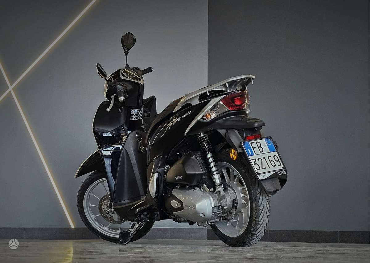 Honda SH 125cc, мотороллеры / мопеды