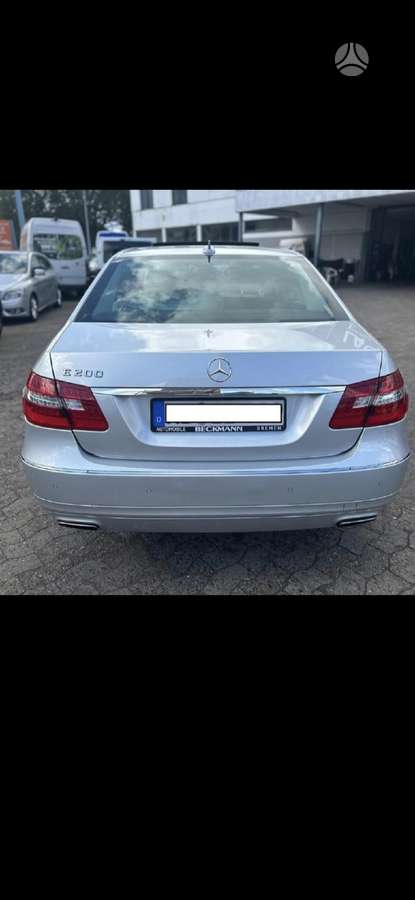 Mercedes-Benz E200 dalimis. Europa