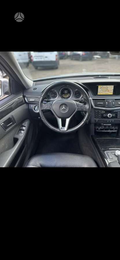 Mercedes-Benz E200 dalimis. Europa