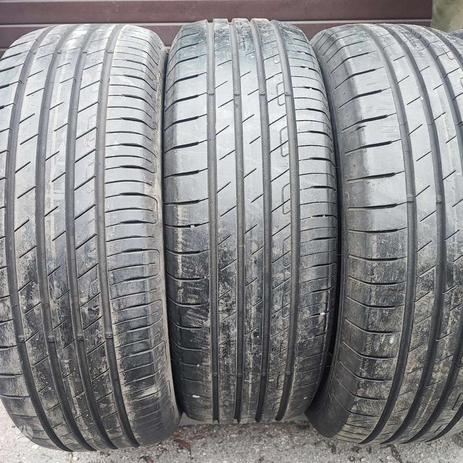 Goodyear Effecient grip performance, summer 215/60 R17