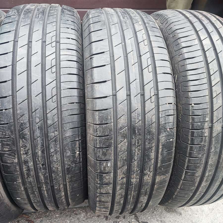 Goodyear Effecient grip performance, vasarinės 215/60 R17