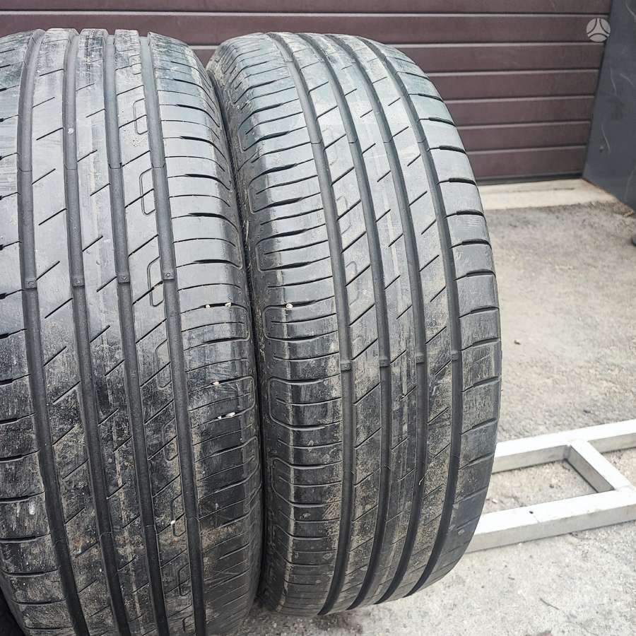 Goodyear Effecient grip performance, summer 215/60 R17