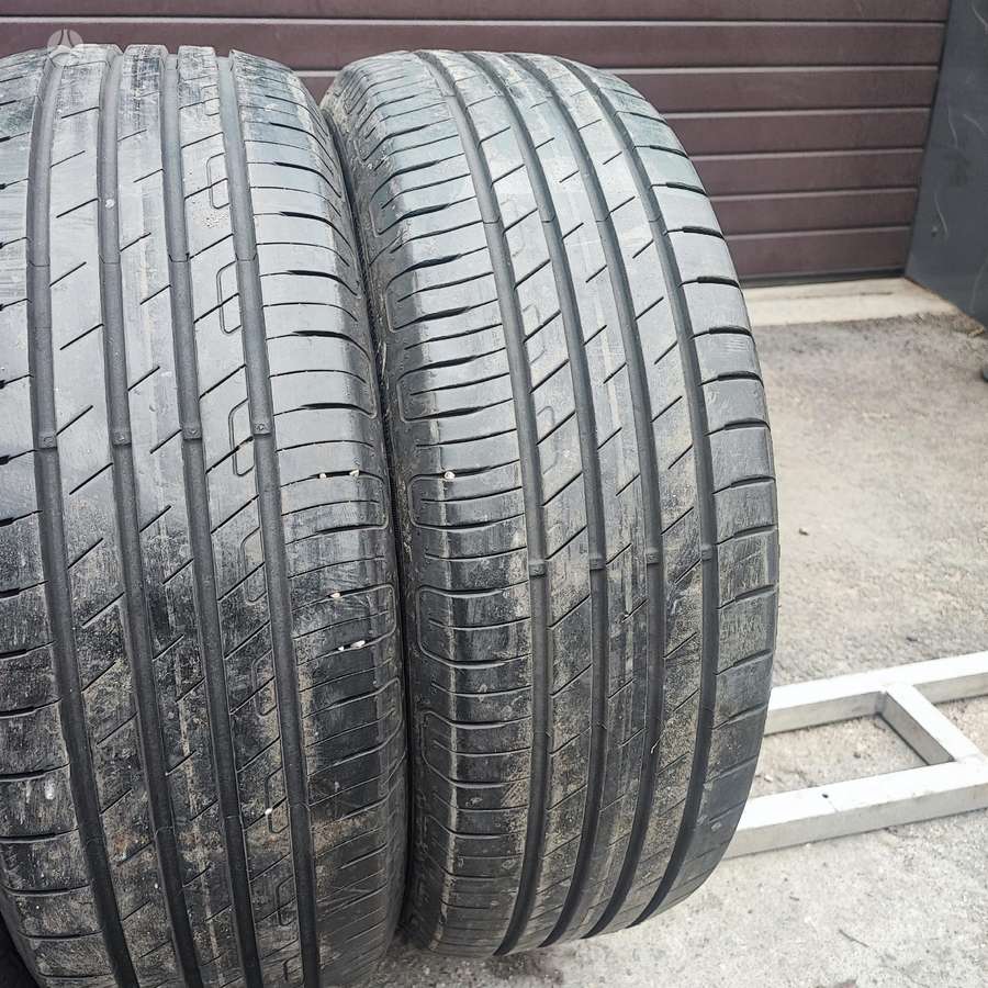 Goodyear Effecient grip performance, vasarinės 215/60 R17