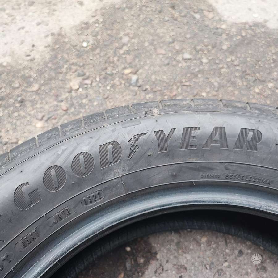 Goodyear Effecient grip performance, summer 215/60 R17