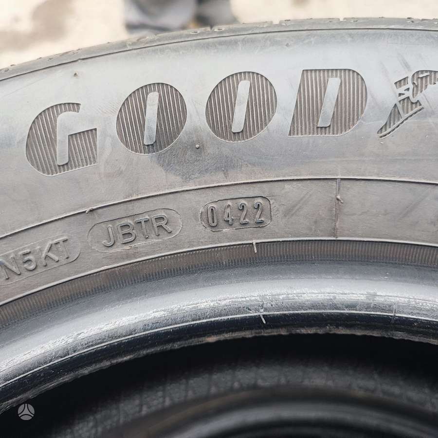 Goodyear Effecient grip performance, summer 215/60 R17