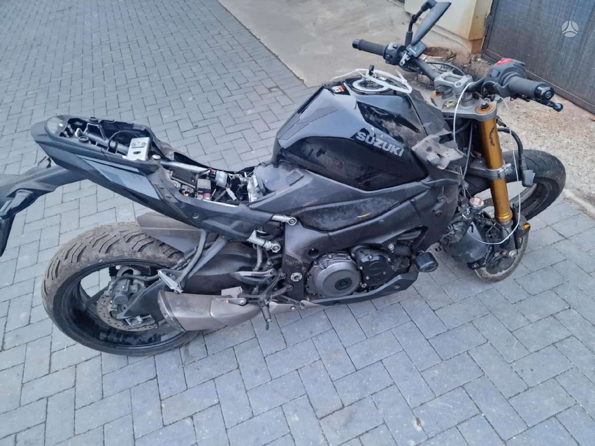 Suzuki GSX-S, street / classic