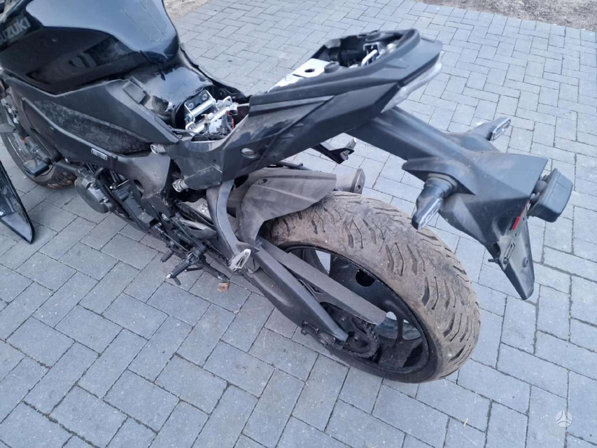 Suzuki GSX-S, street / classic