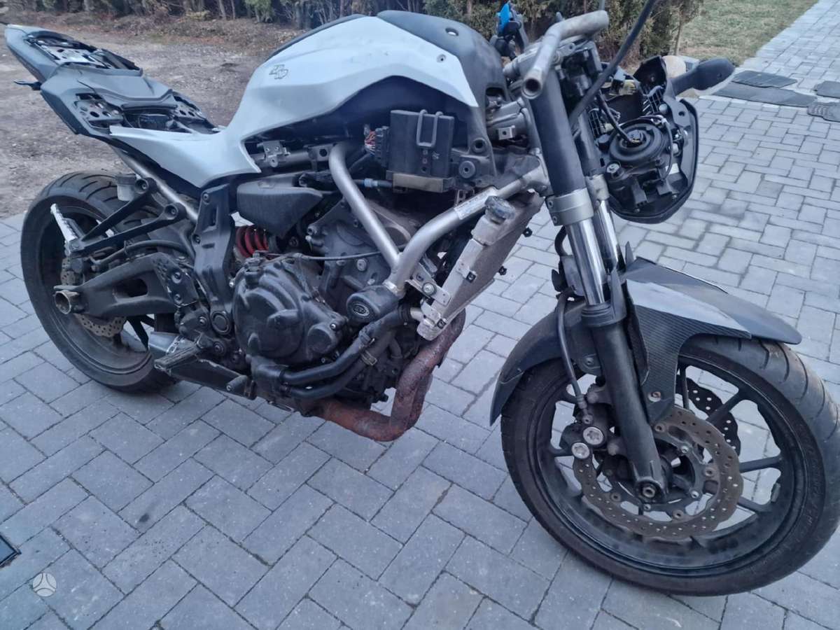 Yamaha MT 07, street / classic
