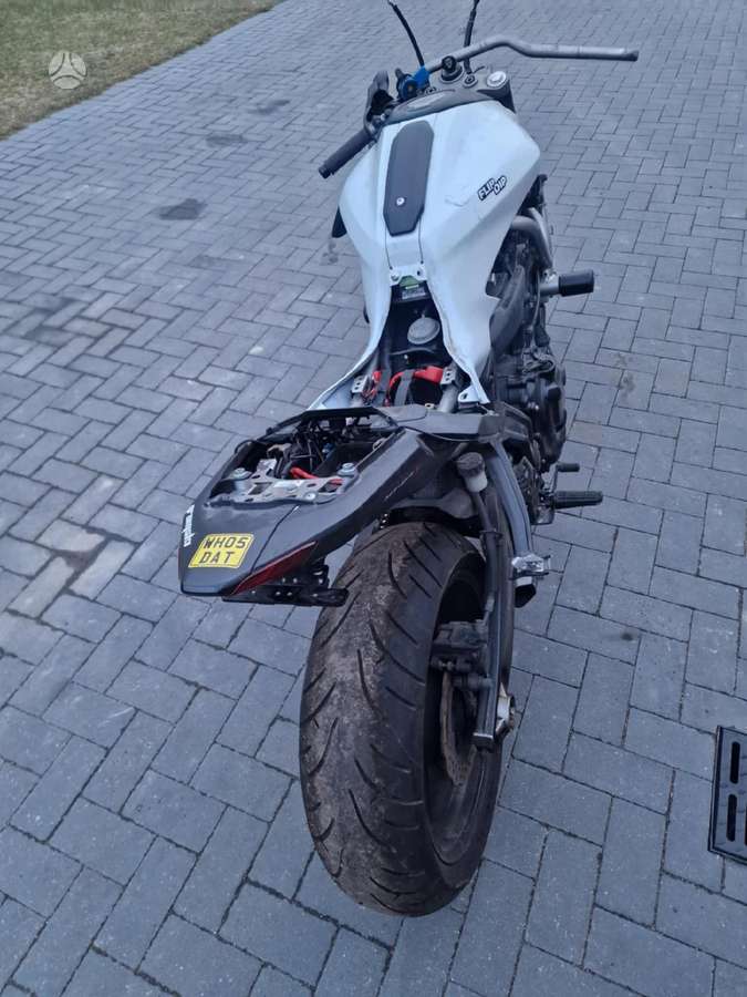 Yamaha MT 07, street / классические