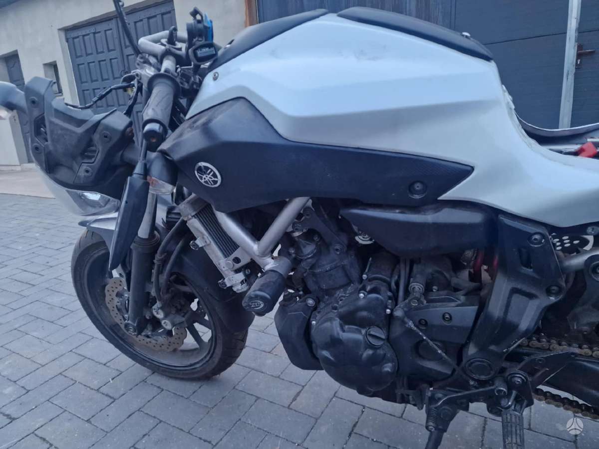 Yamaha MT 07, street / classic