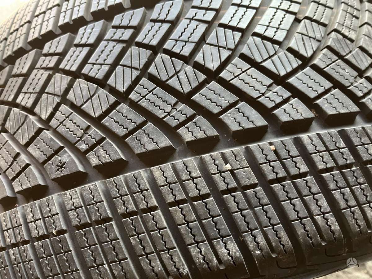 Goodyear UltraGrip performance 8mm, зимние 285/40 R20