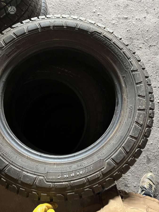 Michelin Agilis CrossClimate, all-season 215/65 R16