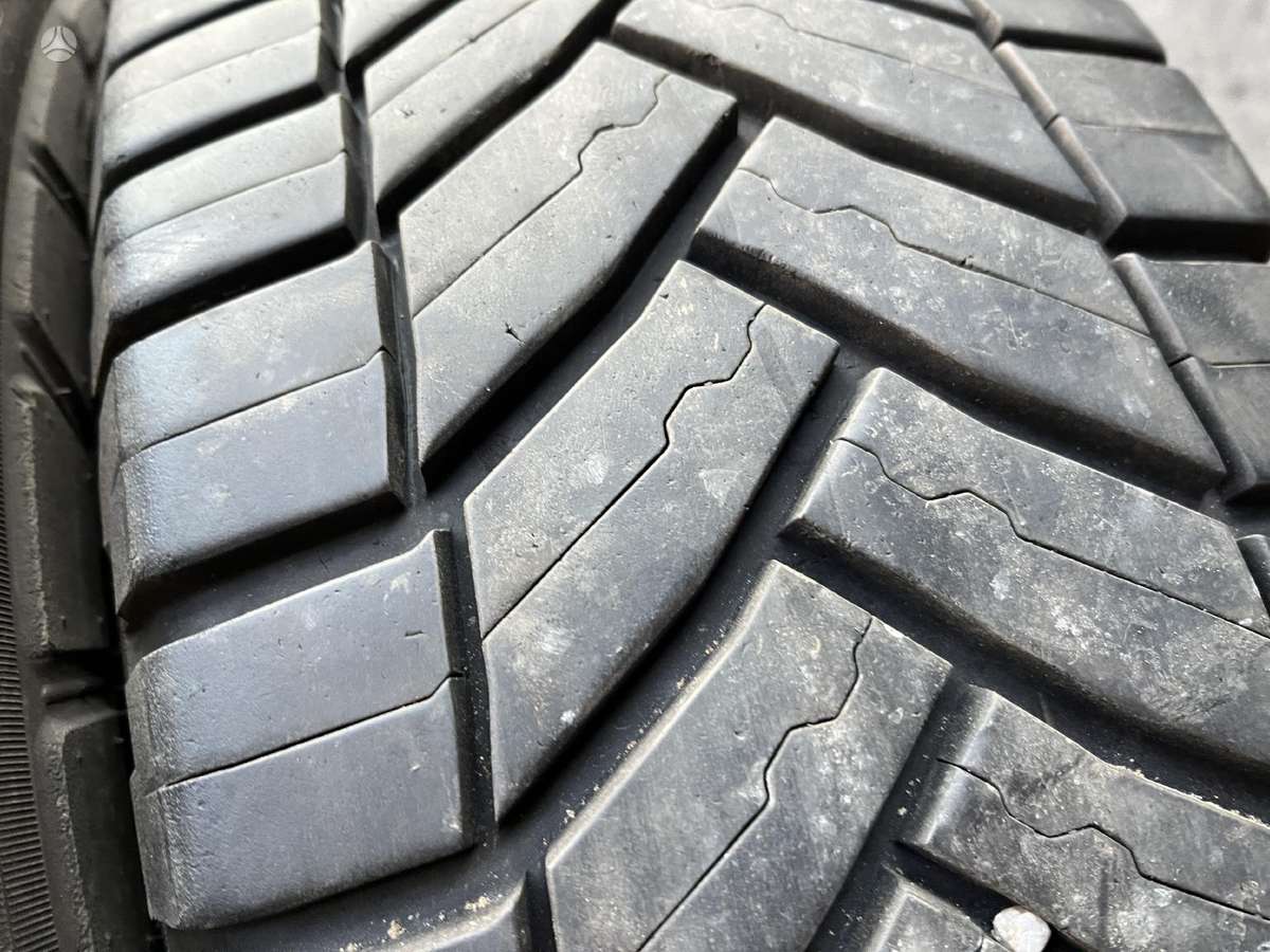 Michelin Agilis CrossClimate, all-season 215/65 R16