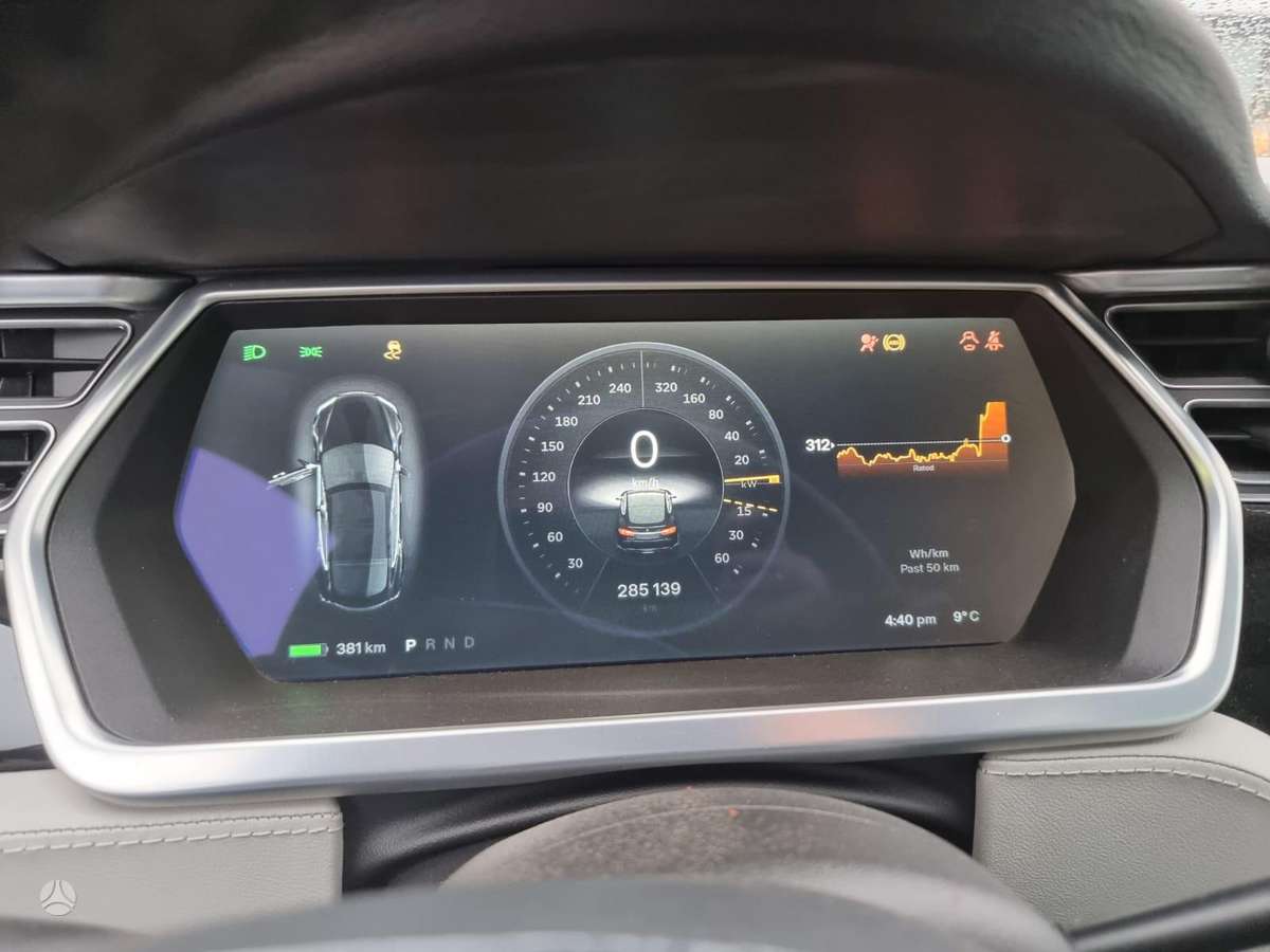 Tesla Model S, universalas