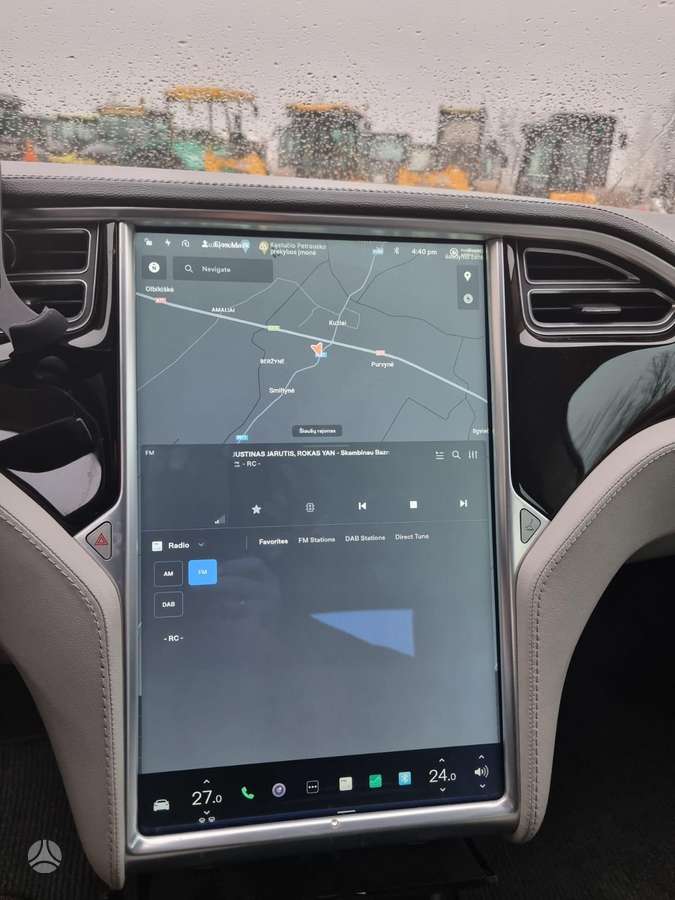 Tesla Model S, universalas