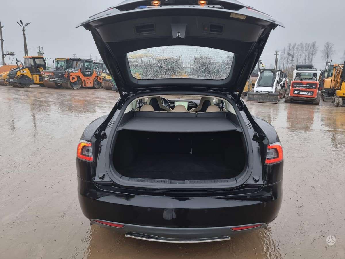 Tesla Model S, 85 kWh, hatchback